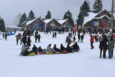 Artvin’de kar şenliği renkli görüntülere sahne oldu