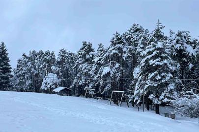 Artvin’in ünlü Kafkasör Yaylası, beyaz örtüyle sessizliğe büründü
