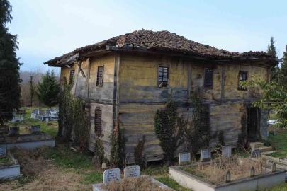 Asırlık cami ilgi bekliyor