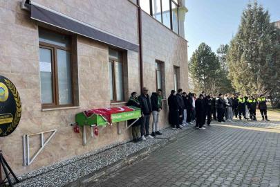 Askere gidecekti, tabutuna "O şimdi asker" yazılı tülbent serildi