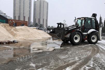Ataşehir’in "Beyaz Tim"i karla mücadele için görev başında