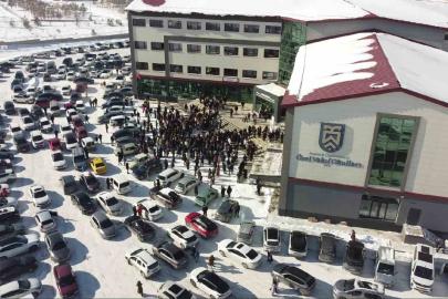 Atatürk Üniversitesi Özel Vakıf Okulları bursluluk sınavı, yoğun katılımla gerçekleşti