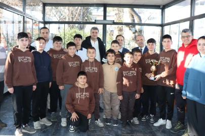 Aydın birincisi voleybol takımına moral kahvaltısı