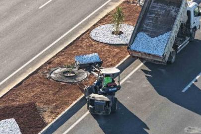 Aydın Büyükşehir Belediyesi’nden Acarlar-Şehir Hastanesi yolunda peyzaj düzenlemesi