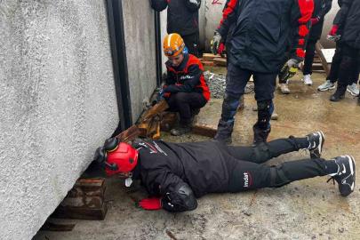 Aydın’da enkazda arama kurtarma eğitimleri sürüyor