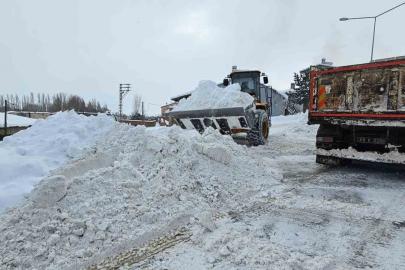 Aydıntepe’de kar küreme ve tuzlama çalışmaları sürüyor