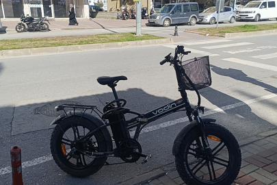 Aynı istikamette giden motosiklet ile elektrikli bisiklet çarpıştı: 1 yaralı