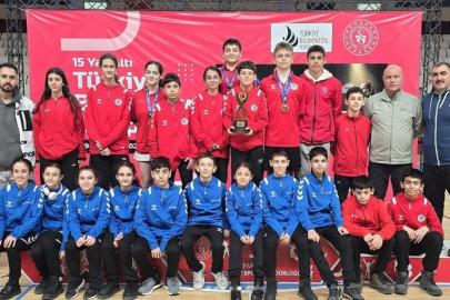 Badminton’da Erzincan rüzgârı: 3 şampiyonluk, 1 ikincilik