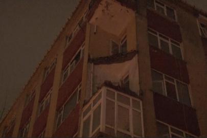 Bahçelievler’de daha önce boşaltılan binanın balkonu sağanak sonrası çöktü