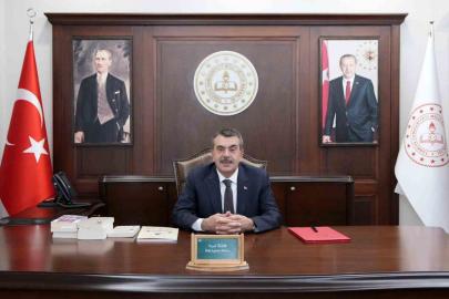 Bakan Tekin: "Evlatlarımızın karne heyecanını içtenlikle paylaşıyorum"