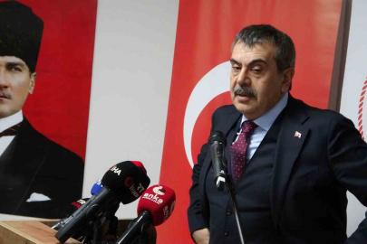 Bakan Tekin Malatya’da görme engelli öğrencilerle bir araya geldi