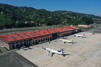 Bakan Uraloğlu: "12 aylık dönemde üst geçişler ile birlikte toplam 2 milyon 507 bin 399 uçak trafiğine ulaştık"