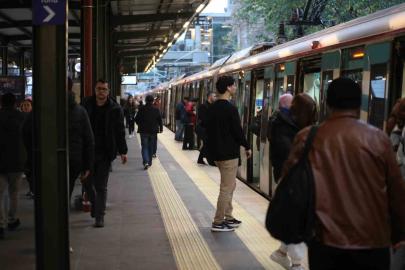 Bakan Uraloğlu: "2025 yılında yüksek hızlı, anahat, bölgesel ve kent içi hatlarda yaklaşık 283 milyon yolcumuza konforlu ve güvenli ulaşım imkânı sağladık"