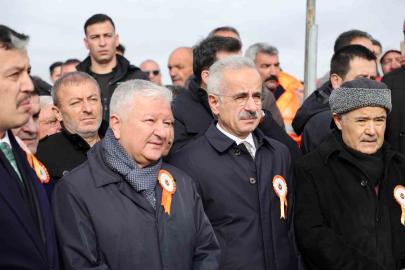 Bakan Uraloğlu: "Bölünmüş yol ağını 30 bin kilometrenin üzerine çıkarmanın gururunu yaşıyoruz"