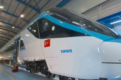 Bakan Uraloğlu: "Milli Elektrikli Hızlı Trenimizi 2026 yılı içerisinde raylara indirerek test sürecini başlatacağız"