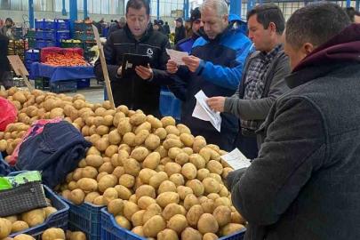 Balıkesir Büyükşehir Belediyesi pazar yerlerini denetliyor