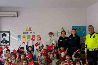 Balıkesir’de polisler miniklere trafik eğitimi verdi