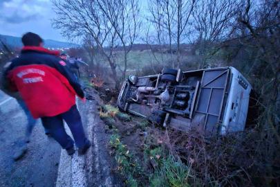 Balıkesir’de servis aracı şarampole uçtu: 14 yaralı