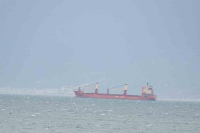 Balıkesir’de yük gemileri Edremit Körfezi’ne sığındı