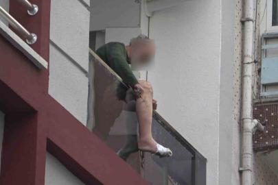Balkondaki bıçaklı kriz özel harekat operasyonuyla son buldu