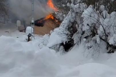 Bartın’da 1125 metre rakımda çıkan ev yangını korkuttu