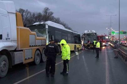 Başakşehir’de 3 İETT otobüsü çarpıştı, 5 yolcu yaralandı