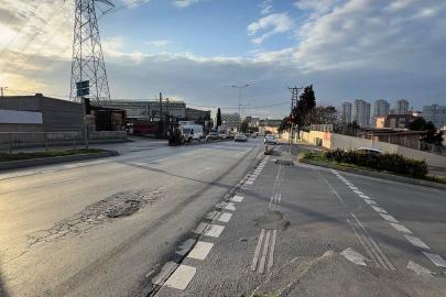 Başakşehir’de tırın altında kalan motosiklet sürücüsü ölümden döndü