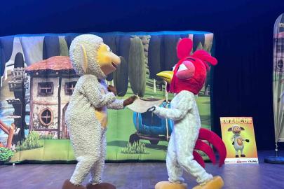 Başiskele’de yarıyıl tatilindeki çocuklar "Kuzucuk" müzikalini izledi