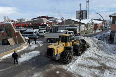 Başkale’de karla mücadele çalışması