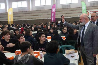 Başkan Çolakbayrakdar: "Güçlü Türkiye’nin temeli gençlerimizdir"