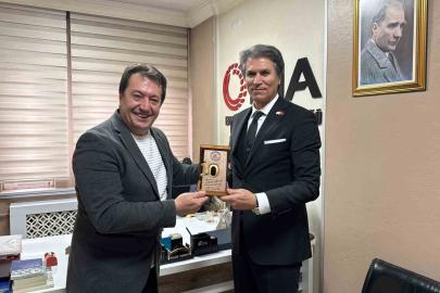 Başkan Şebin’den, İHA Bölge Müdürü Türkez’e 10. yıl plaketi