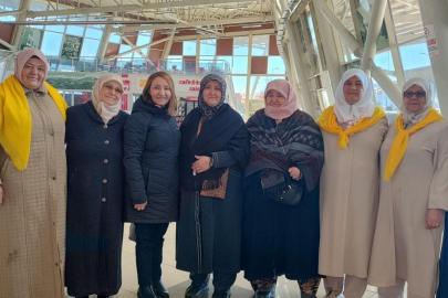 Başkan Tekin umre yolcularını dualarla uğurladı