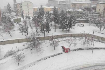 Batman’da bir ilçede eğitime kar tatili