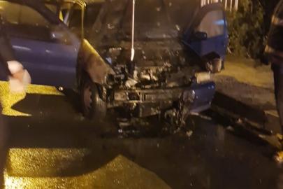 Batman’da park halindeyken yanan otomobil kullanılamaz hale geldi