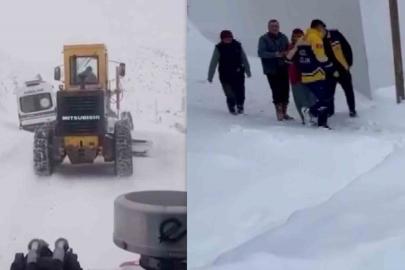 Bayburt’ta kara saplanan ambulans ekiplerce kurtarıldı