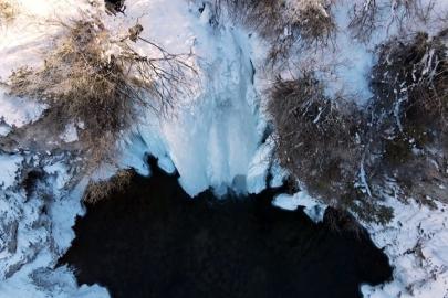 Bayburt’ta Sırakayalar Şelalesi buz tuttu