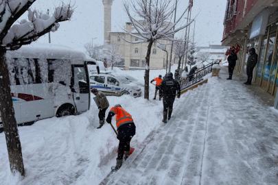 Bayburt’un Demirözü ve Aydıntepe ilçelerinde kar temizliği yapılıyor