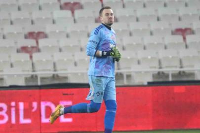 Beşiktaş’ta Mert Günok ile yollar ayrıldı