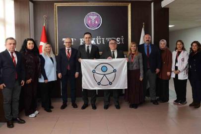 BEUN Tıp Fakültesine "Erişilebilirlik Belgesi" ve "Erişilebilirlik Logolu Bayrak" takdim edildi