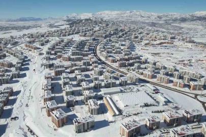 Beyaza bürünen İndere konutları depremzedelere sıcak yuva oldu