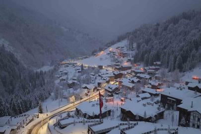 Beyaza bürünen turizm cenneti Ayder havadan görüntülendi