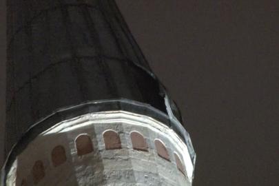 Beyazıt Camii’nin minaresindeki kurşun kaplama lodosta söküldü