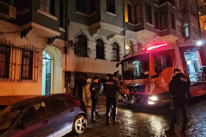 Beyoğlu’nda otelde yangın paniği: Mahsur kalan 3 kişi kurtarıldı