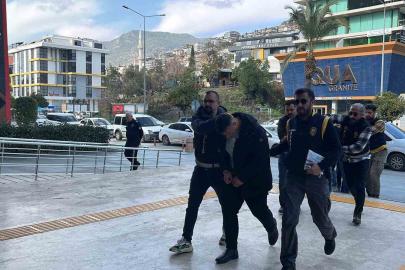 Bıçak ve zincirlerin kullanıldığı kavganın şüphelileri adliyeye sevk edildi