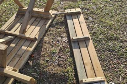 Bilecik’te kamuya ait banklara zarar verildi