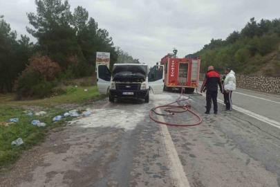 Bilecik’te seyir halindeki ticari araç bir anda alev aldı