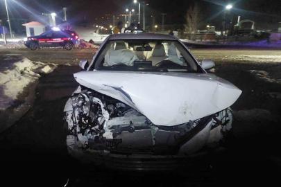 Bingöl’de otomobil domuz sürüsüne çarptı: 3 yaralı