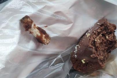 Bir ısırıkta şok: Kurabiyeden sigara izmariti çıktı