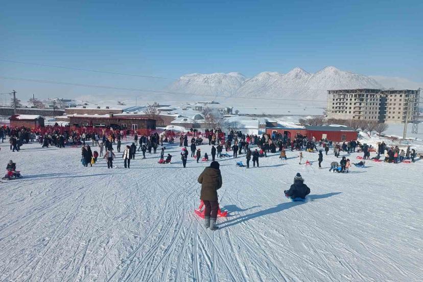 Bitlis’te kayak merkezine yoğun ilgi