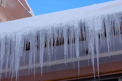 Bitlis’te kışa karşı geceli gündüzlü mücadele